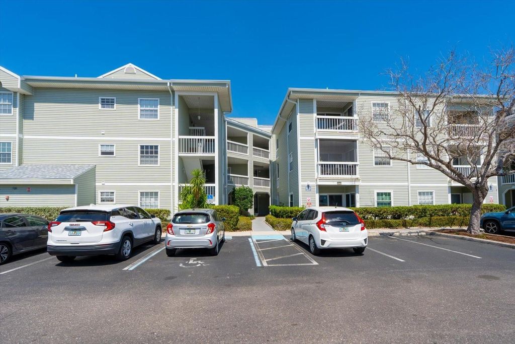 6826 STONES THROW CIRCLE N 11206, St Petersburg, FL 33710