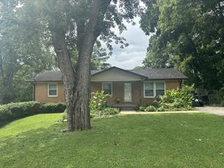 129 Lorraine Dr, Gallatin, TN 37066