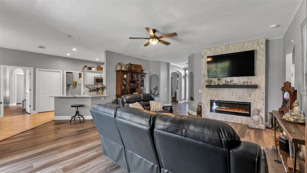 Image 38 of property listing at 6472 EVERGREEN PARK DRIVE, Lakeland, FL 33813