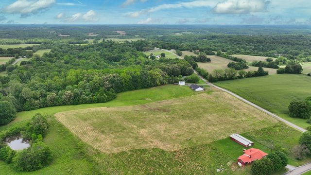 210 Nubia Rd, Westmoreland, TN 37186