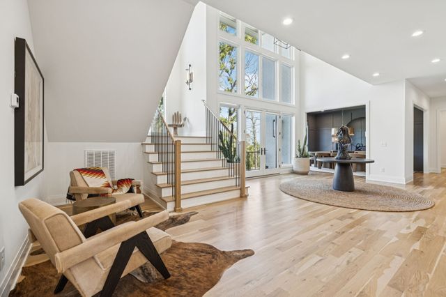 1323 Harding Pl, Nashville, TN 37215