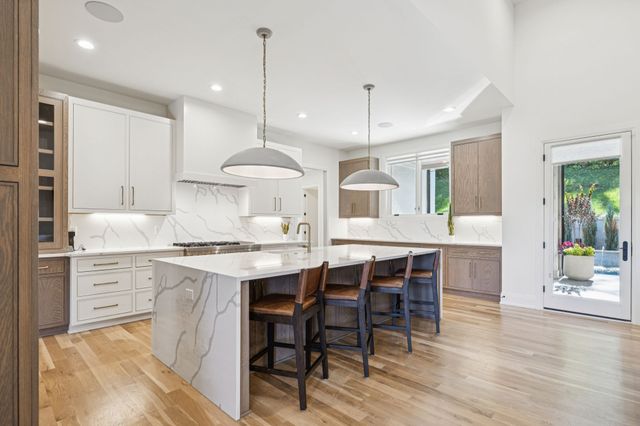 1323 Harding Pl, Nashville, TN 37215