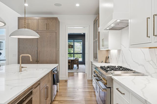 1323 Harding Pl, Nashville, TN 37215