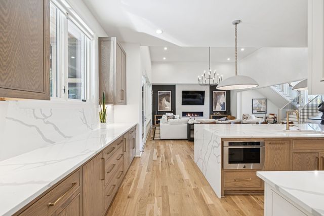 1323 Harding Pl, Nashville, TN 37215