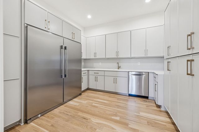 1323 Harding Pl, Nashville, TN 37215