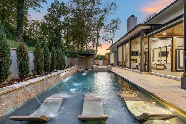 1323 Harding Pl, Nashville, TN 37215