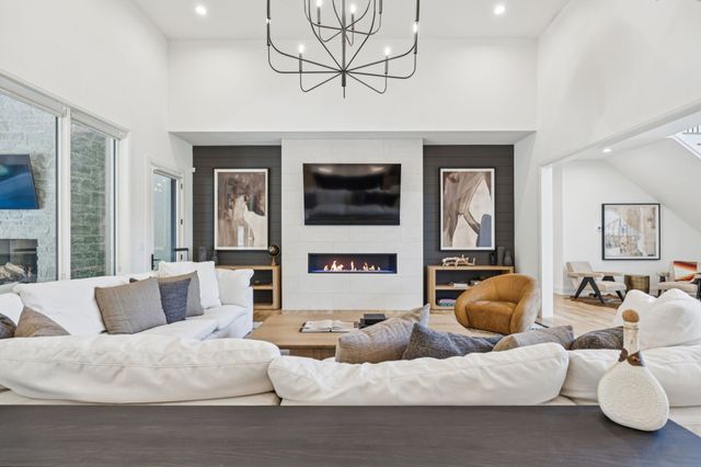 1323 Harding Pl, Nashville, TN 37215