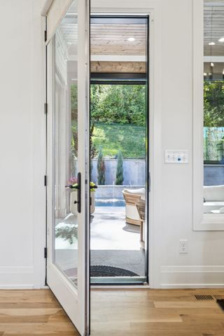 1323 Harding Pl, Nashville, TN 37215