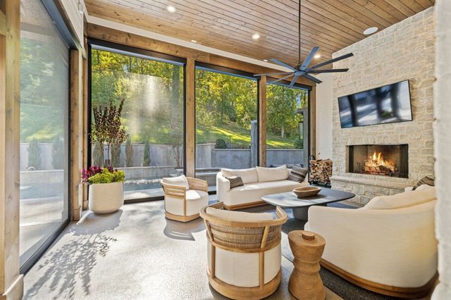 1323 Harding Pl, Nashville, TN 37215