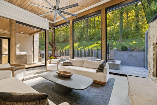 1323 Harding Pl, Nashville, TN 37215