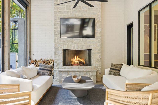 1323 Harding Pl, Nashville, TN 37215