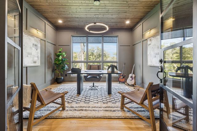 1323 Harding Pl, Nashville, TN 37215