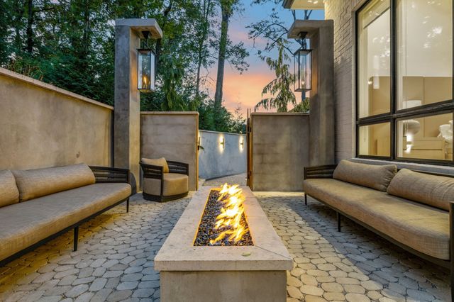 1323 Harding Pl, Nashville, TN 37215