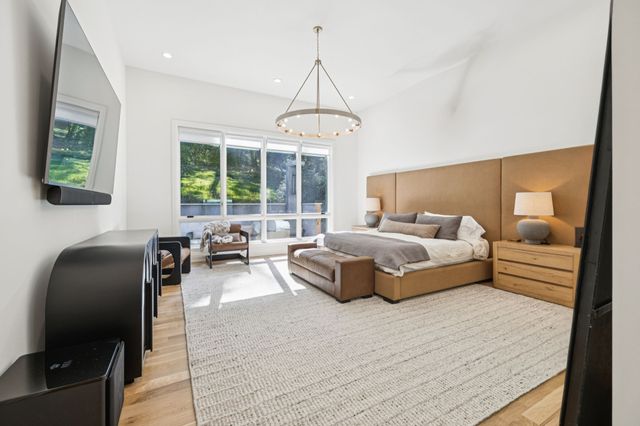 1323 Harding Pl, Nashville, TN 37215