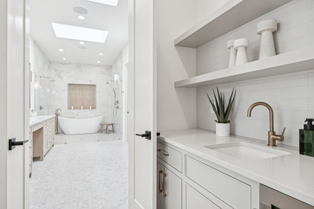 1323 Harding Pl, Nashville, TN 37215