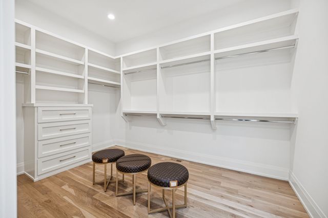 1323 Harding Pl, Nashville, TN 37215