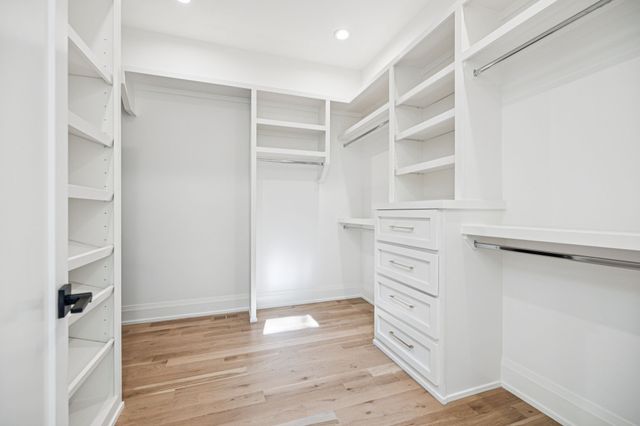 1323 Harding Pl, Nashville, TN 37215