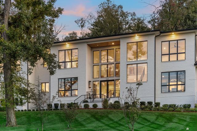 1323 Harding Pl, Nashville, TN 37215