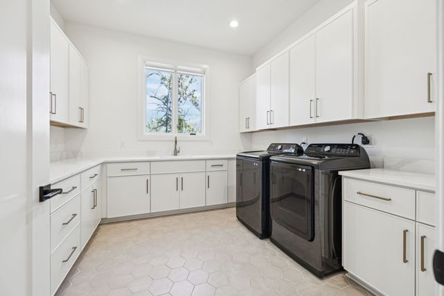 1323 Harding Pl, Nashville, TN 37215