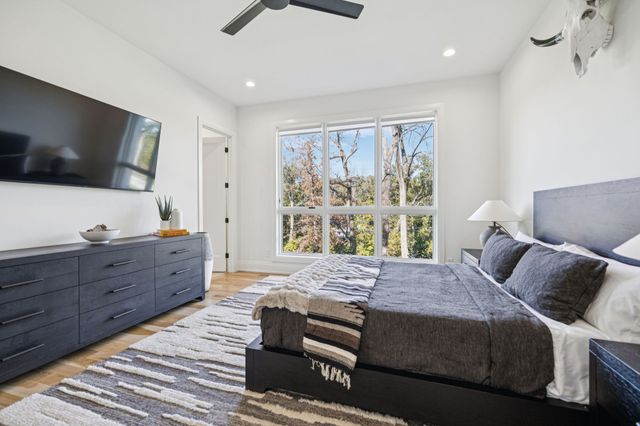 1323 Harding Pl, Nashville, TN 37215