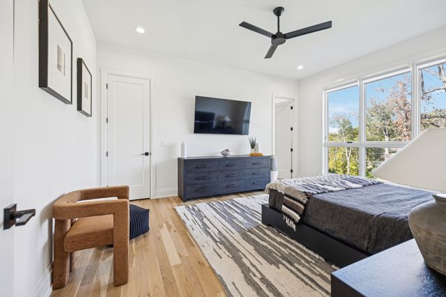 1323 Harding Pl, Nashville, TN 37215