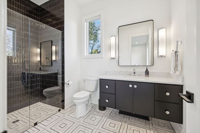 1323 Harding Pl, Nashville, TN 37215