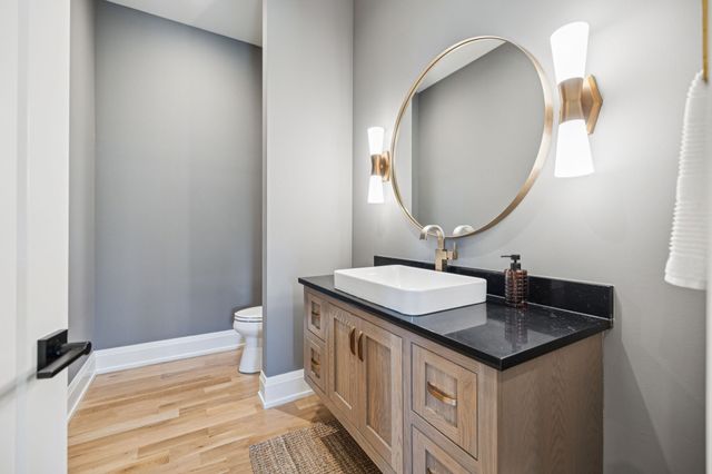 1323 Harding Pl, Nashville, TN 37215