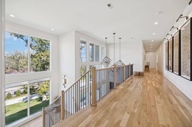 1323 Harding Pl, Nashville, TN 37215