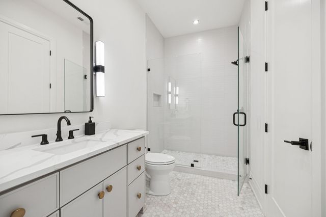 1323 Harding Pl, Nashville, TN 37215