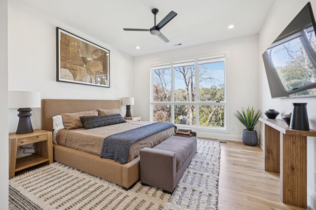 1323 Harding Pl, Nashville, TN 37215