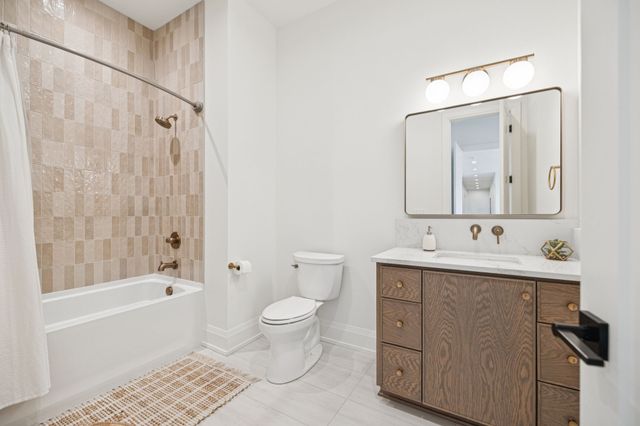 1323 Harding Pl, Nashville, TN 37215