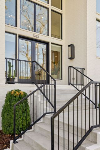 1323 Harding Pl, Nashville, TN 37215