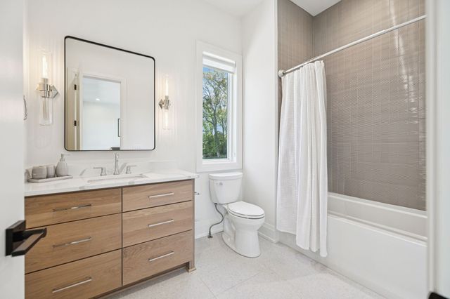 1323 Harding Pl, Nashville, TN 37215