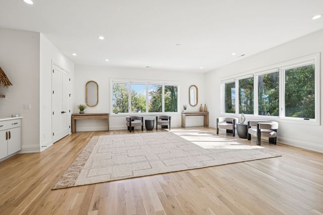 1323 Harding Pl, Nashville, TN 37215