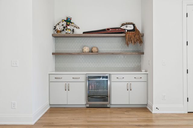 1323 Harding Pl, Nashville, TN 37215