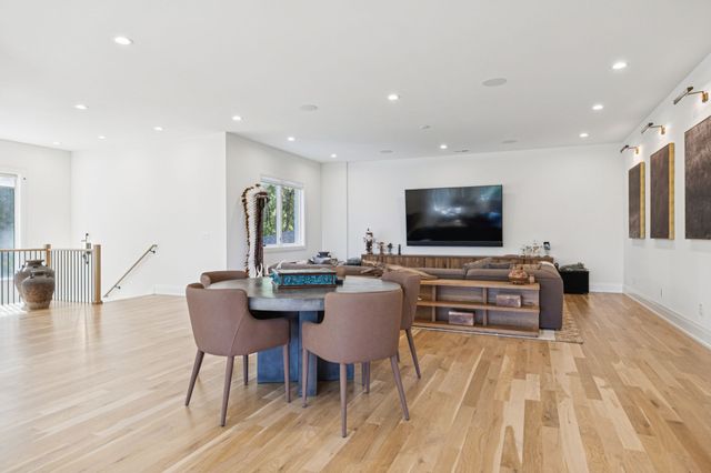 1323 Harding Pl, Nashville, TN 37215