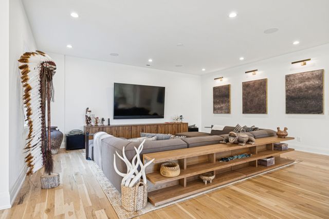 1323 Harding Pl, Nashville, TN 37215