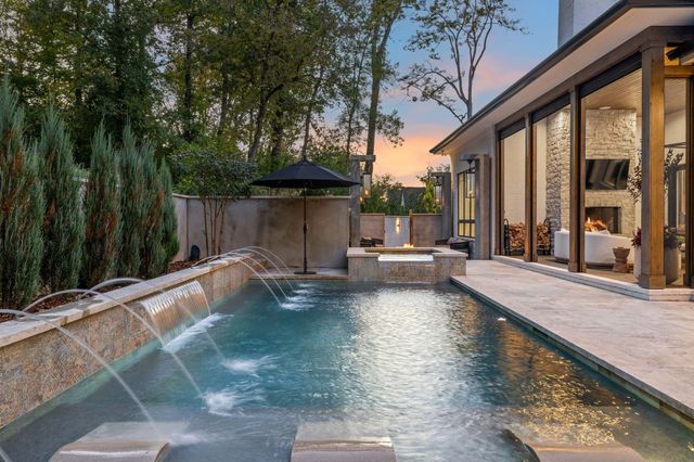 1323 Harding Pl, Nashville, TN 37215