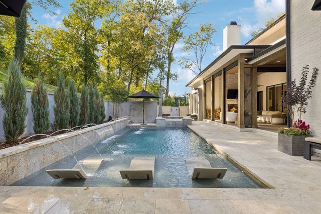 1323 Harding Pl, Nashville, TN 37215