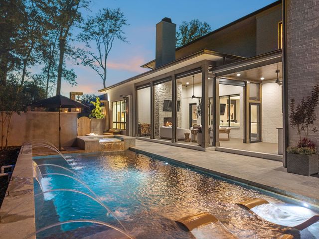 1323 Harding Pl, Nashville, TN 37215