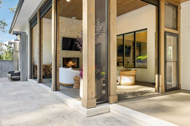 1323 Harding Pl, Nashville, TN 37215