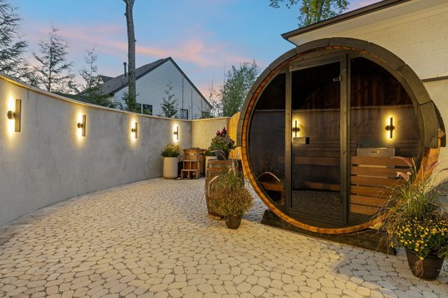 1323 Harding Pl, Nashville, TN 37215