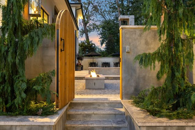 1323 Harding Pl, Nashville, TN 37215