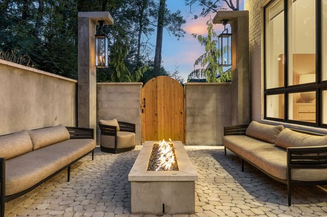 1323 Harding Pl, Nashville, TN 37215