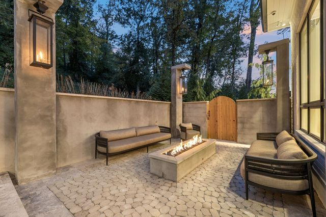 1323 Harding Pl, Nashville, TN 37215