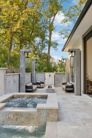 1323 Harding Pl, Nashville, TN 37215