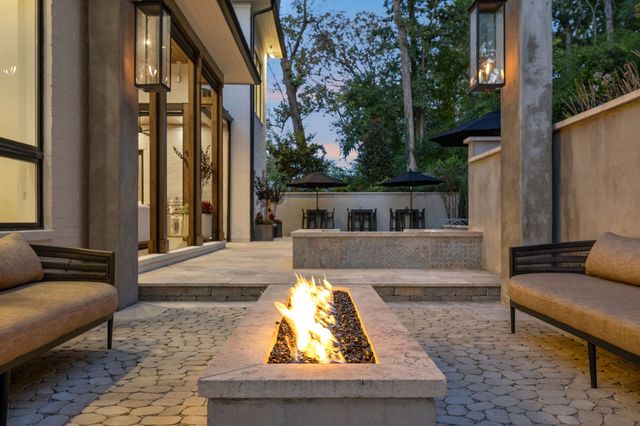 1323 Harding Pl, Nashville, TN 37215