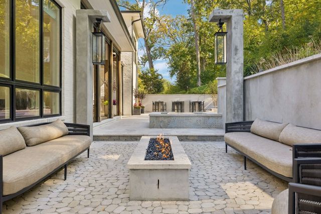 1323 Harding Pl, Nashville, TN 37215