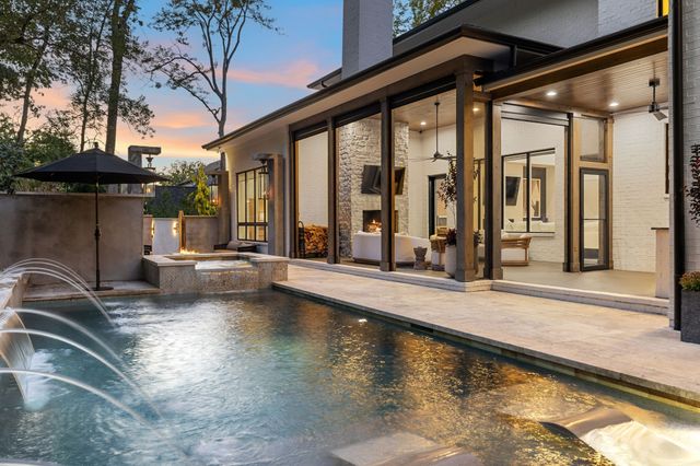 1323 Harding Pl, Nashville, TN 37215