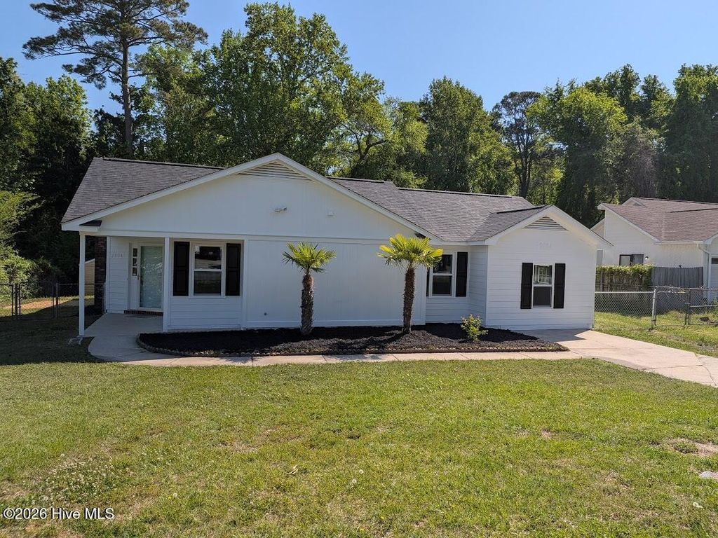 2034 Hunters Ridge Drive, Midway Park, NC 28544